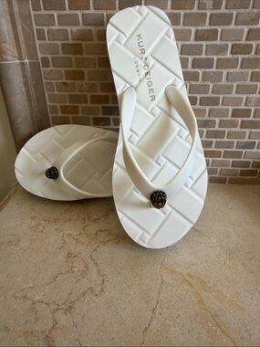 Kurt Geiger White Flip Flop Sandals with Gold Emblem